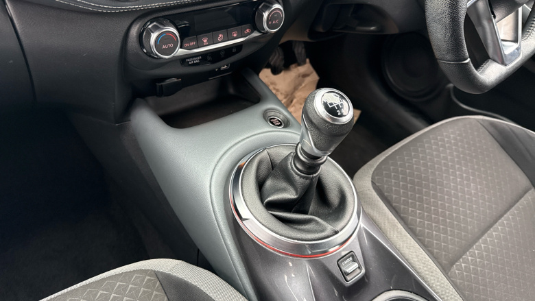 Nissan Juke 1.0 DiG-T N-Connecta 5dr Petrol Hatchback